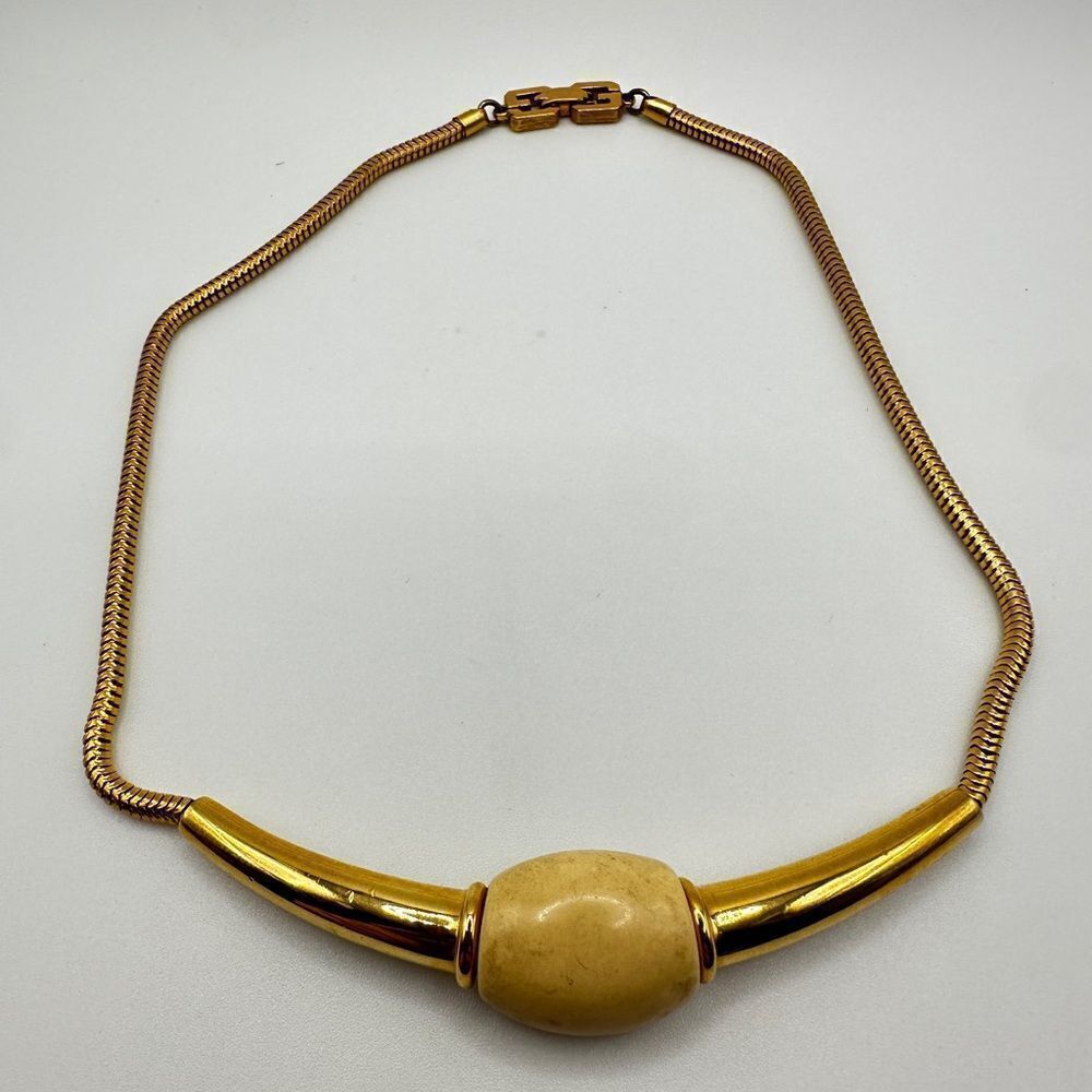 RARE VTG 1977 genuine Givenchy earrings and collar necklace set in gold tone! - Picture 14 of 16